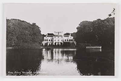 18094 Gezicht op de achterzijde van het Paleis Soestdijk te Soestdijk (gemeente Baarn).